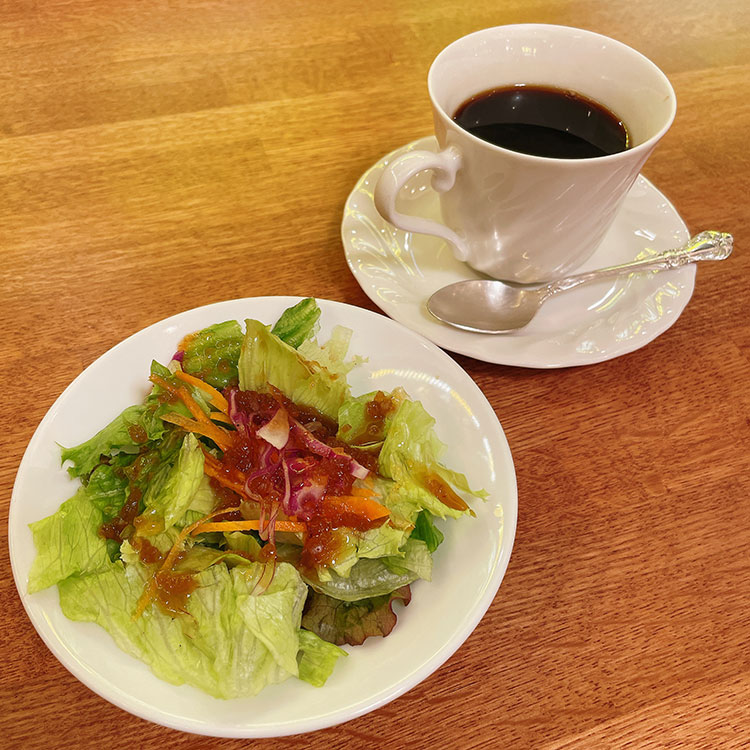 ハナミチ東京 歌舞伎町 珈琲西武 ランチのサラダとドリンク