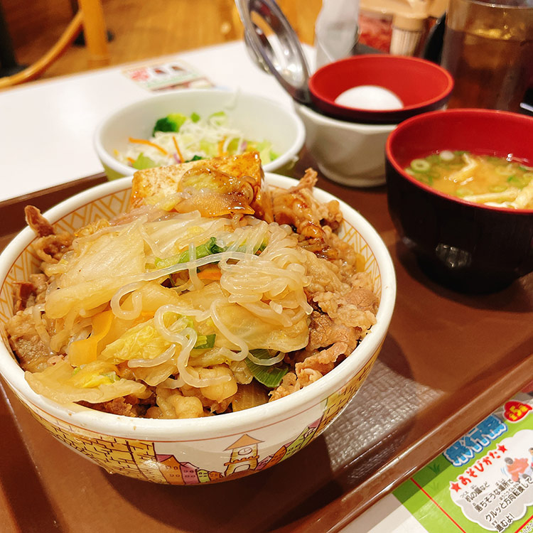 月見すきやき牛丼 サラダセット 2024年