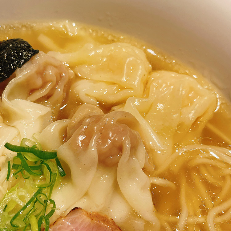 中華sobaいそべ 白旨 にこにこワンタン麺