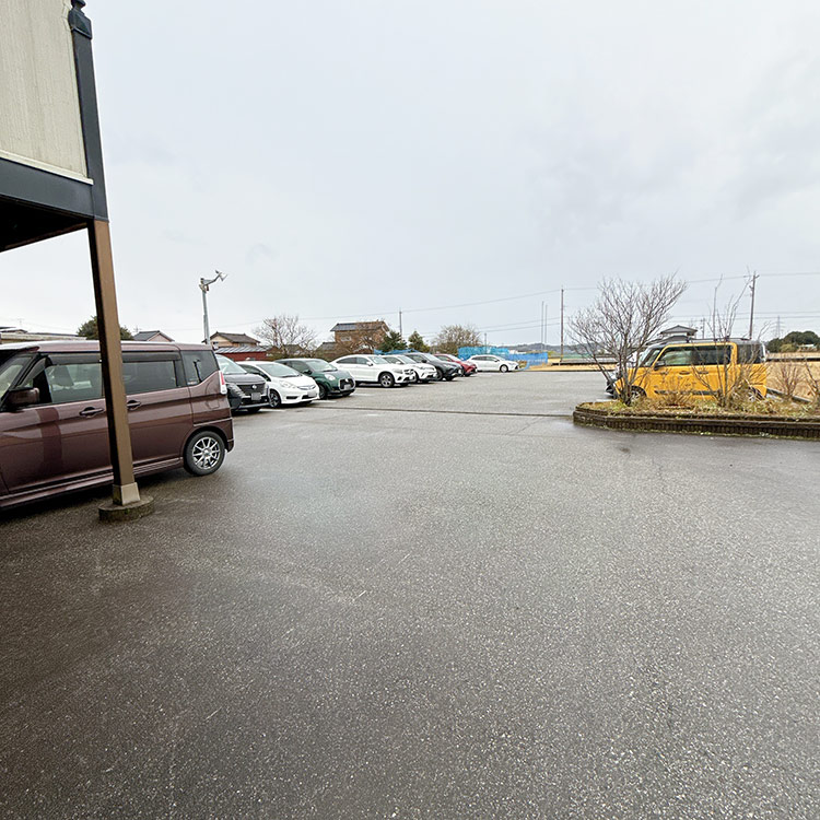 タージ・マハール 富山本店 裏の駐車場