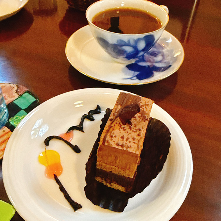 魚津 アンティーク・コーヒー 六蔵 コーヒーとケーキ