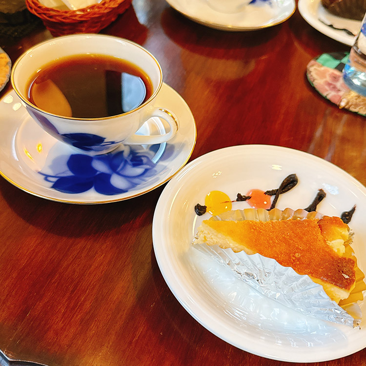 魚津 アンティーク・コーヒー 六蔵 コーヒーとケーキ