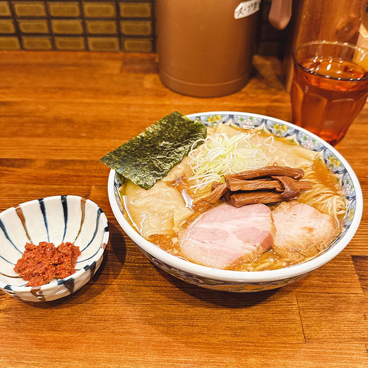 奈つやのもちもち雲呑中華そばと辛味