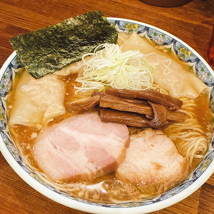 奈つやのもちもち雲呑中華そば