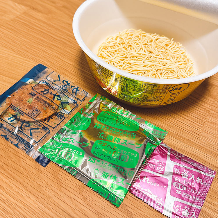 奈つやの中華そばのカップラーメンを作る