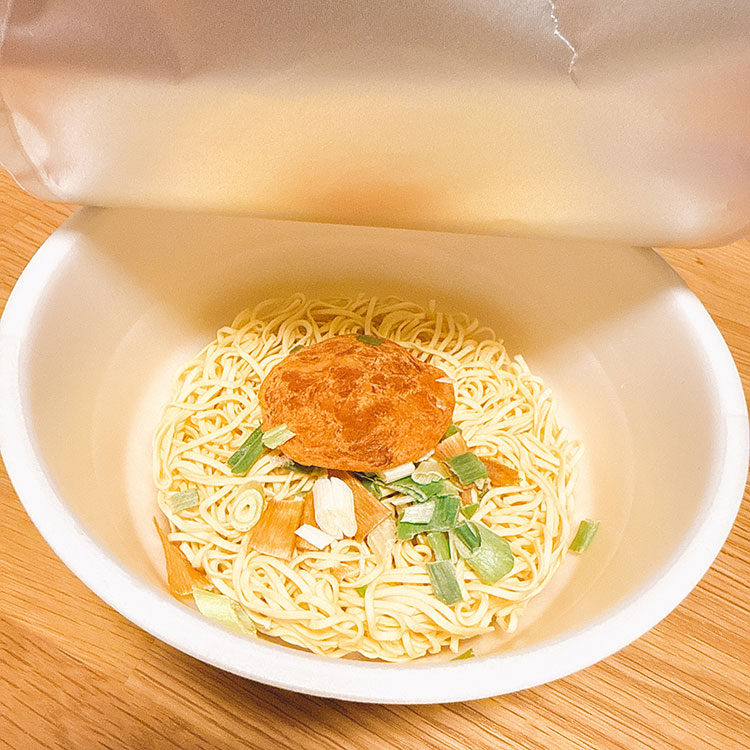 奈つやの中華そばのカップラーメンを作る かやく