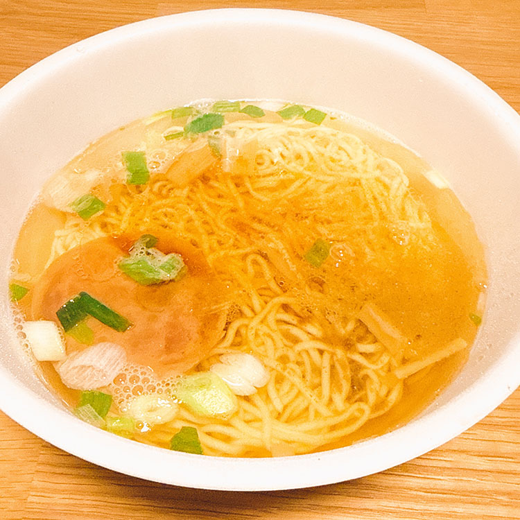 奈つやの中華そばのカップラーメンを作る 5分経過