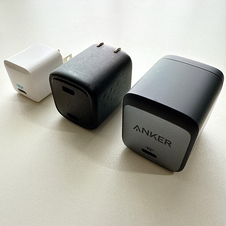 Anker Nano II 65W 充電器大きさ比較