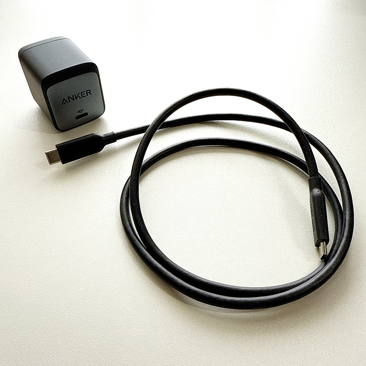 Anker Nano II 65WとUSB-Cケーブル
