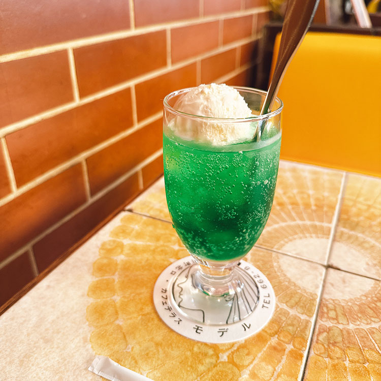 石川町 純喫茶 モデル メロンフロート