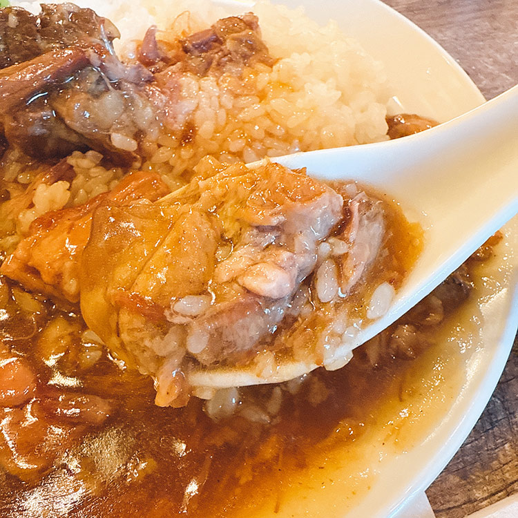横浜中華街 愛群(アイチュン)牛バラ肉ご飯