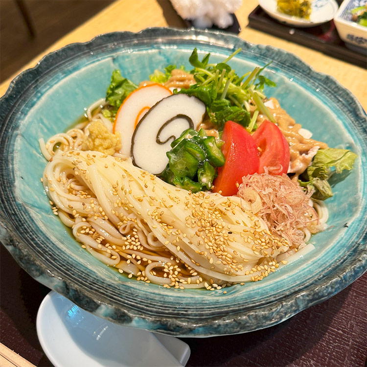 日本橋とやま館 レストラン 富山はま作 氷見うどんサラダ仕立てます寿司セット