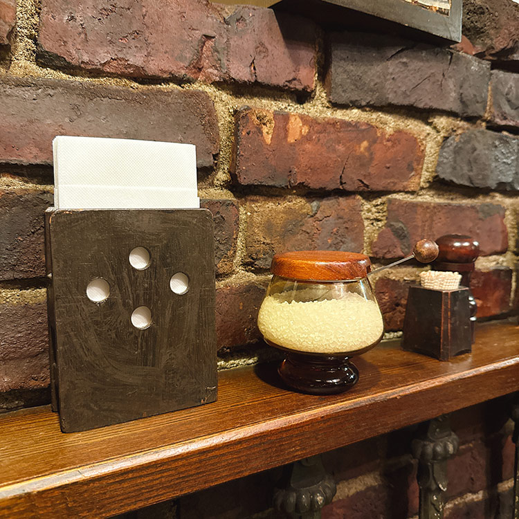 COFFEE 泥人形 店内