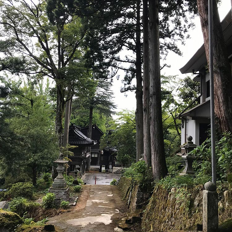 大岩山日石寺
