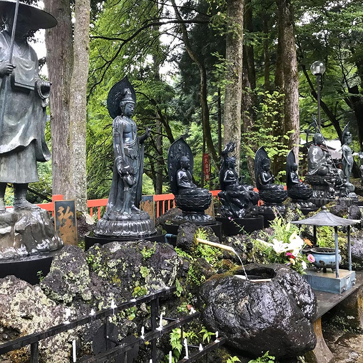 大岩山日石寺