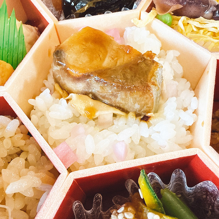 ますのすし本舗 源 お弁当 有磯海 鰤照めし