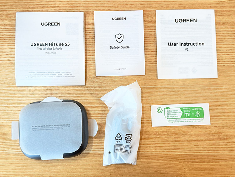 UGREEN FitBuds 内容物