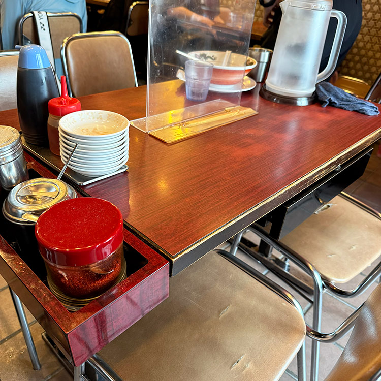 本家第一旭本店 テーブル
